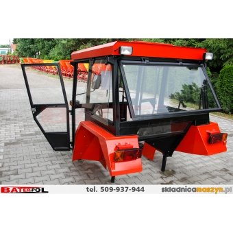 Kabina C-330 DE LUX metalowe błotniki kanciaste D-LUX